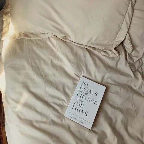 101 Essays That Will Change the Way You Think — Brianna Wiest